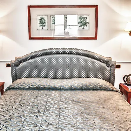 Relais Casali Della Cisterna 3*