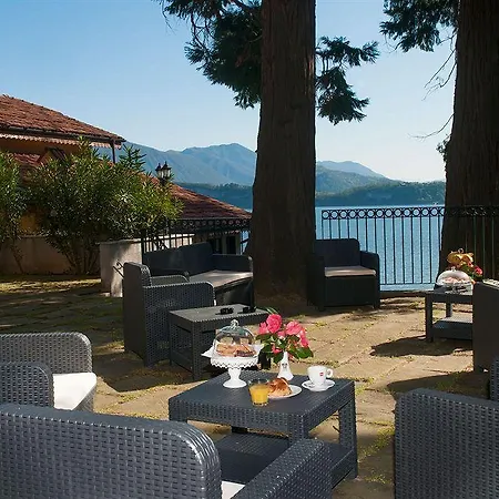 Relais Casali Della Cisterna 3*