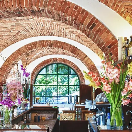Otel Relais Casali Della Cisterna 3*