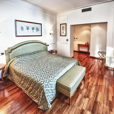 Relais Casali Della Cisterna Hotel