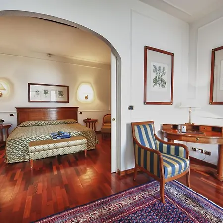 Relais Casali Della Cisterna Hotel 3*
