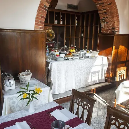 Relais Casali Della Cisterna Hotel 3*