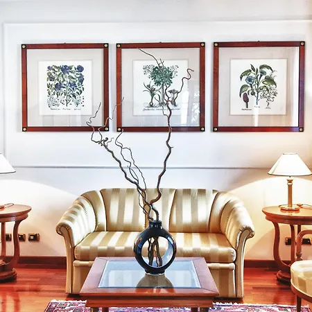 Relais Casali Della Cisterna Otel 3*