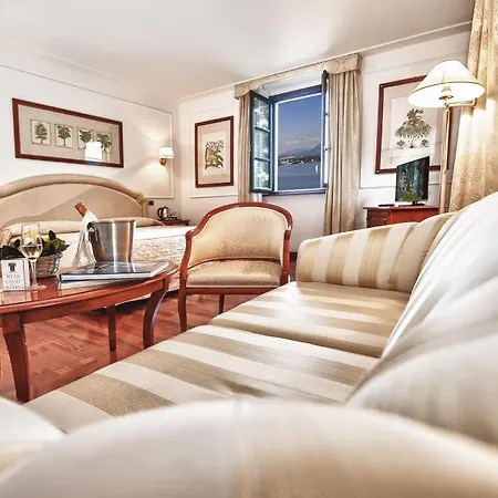 Otel Relais Casali Della Cisterna 3*