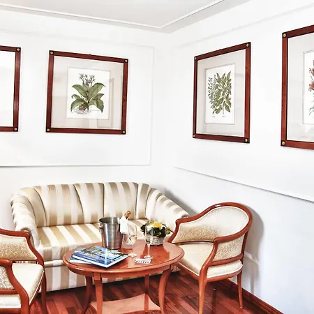 Otel Relais Casali Della Cisterna 3*