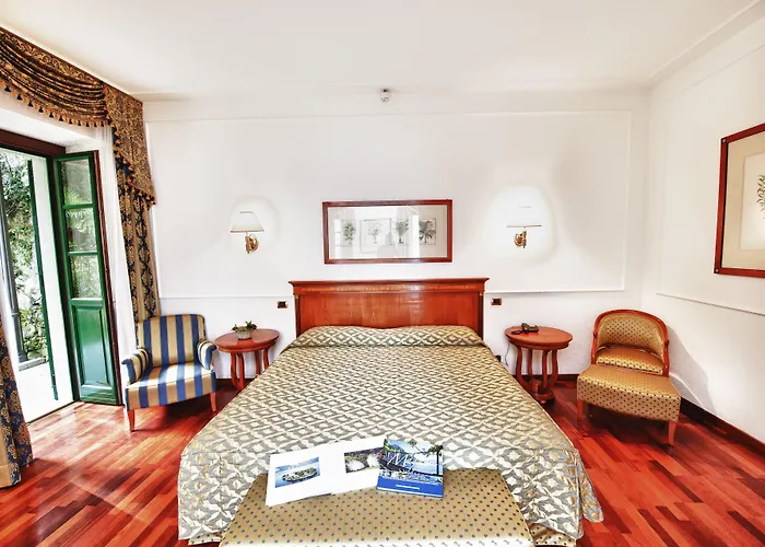 Отель Relais Casali Della Cisterna 3*