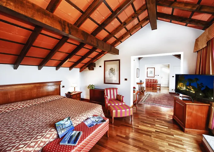 Relais Casali Della Cisterna Отель 3*