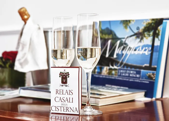 Отель Relais Casali Della Cisterna