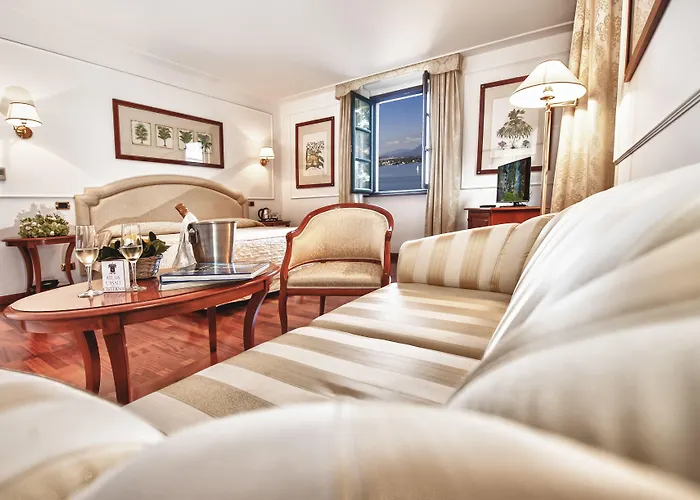 Отель Relais Casali Della Cisterna