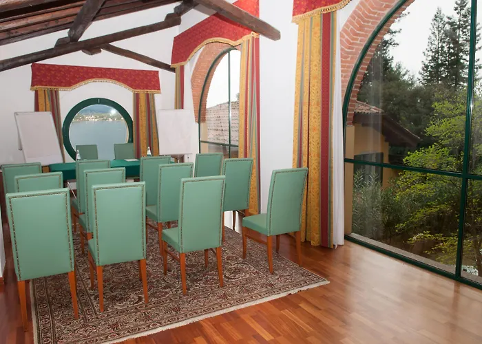 Отель Relais Casali Della Cisterna